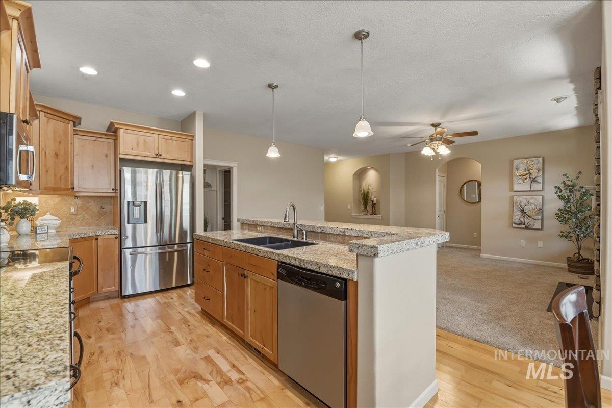 6064 N Saguaro Hills Ave, Meridian, Idaho 83646, 3 Bedrooms, 2 Bathrooms, Residential For Sale, Price $475,000, 98986057