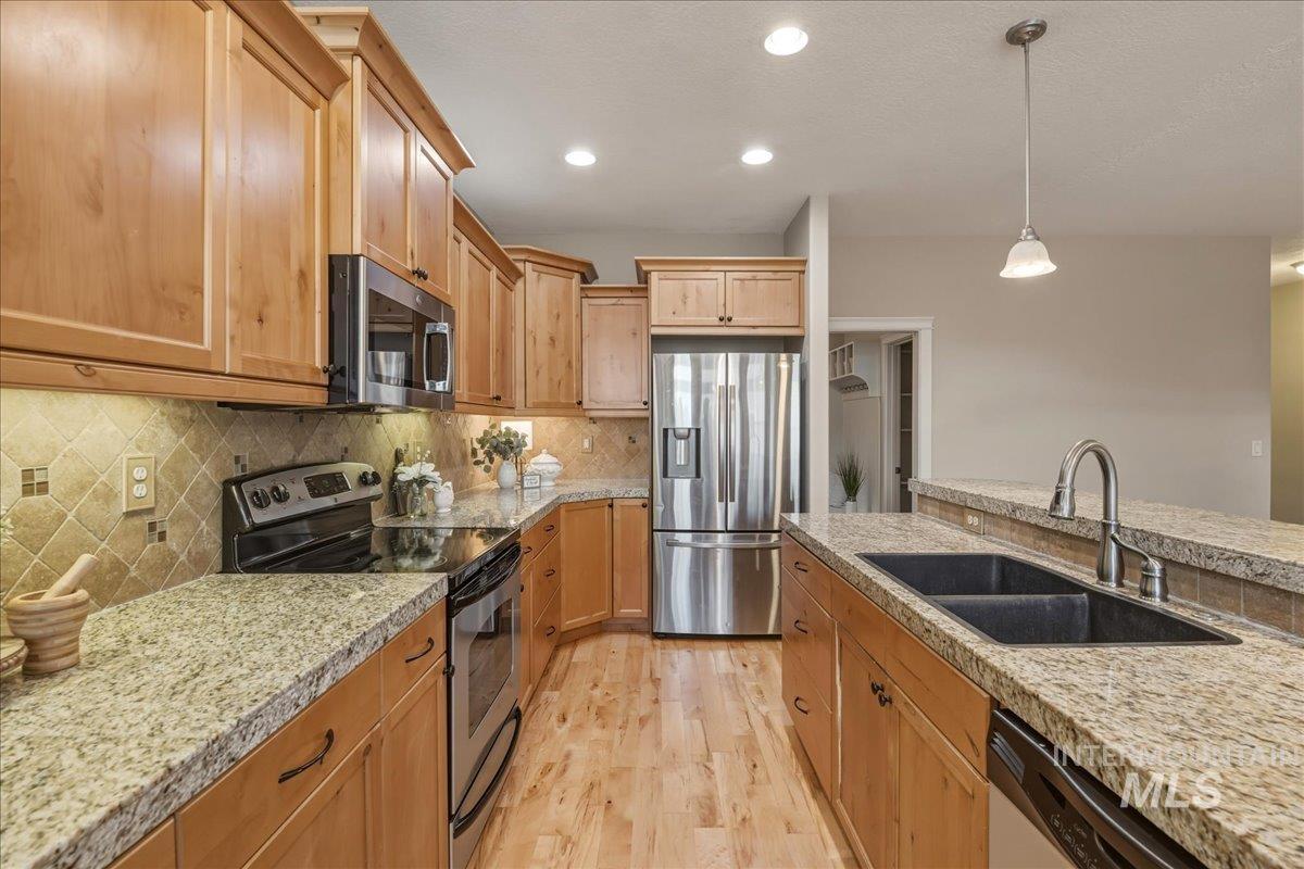6064 N Saguaro Hills Ave, Meridian, Idaho 83646, 3 Bedrooms, 2 Bathrooms, Residential For Sale, Price $475,000, 98986057