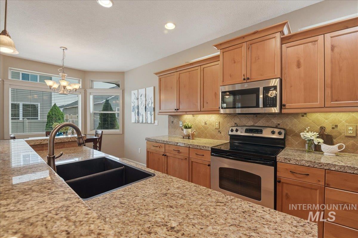 6064 N Saguaro Hills Ave, Meridian, Idaho 83646, 3 Bedrooms, 2 Bathrooms, Residential For Sale, Price $475,000, 98986057