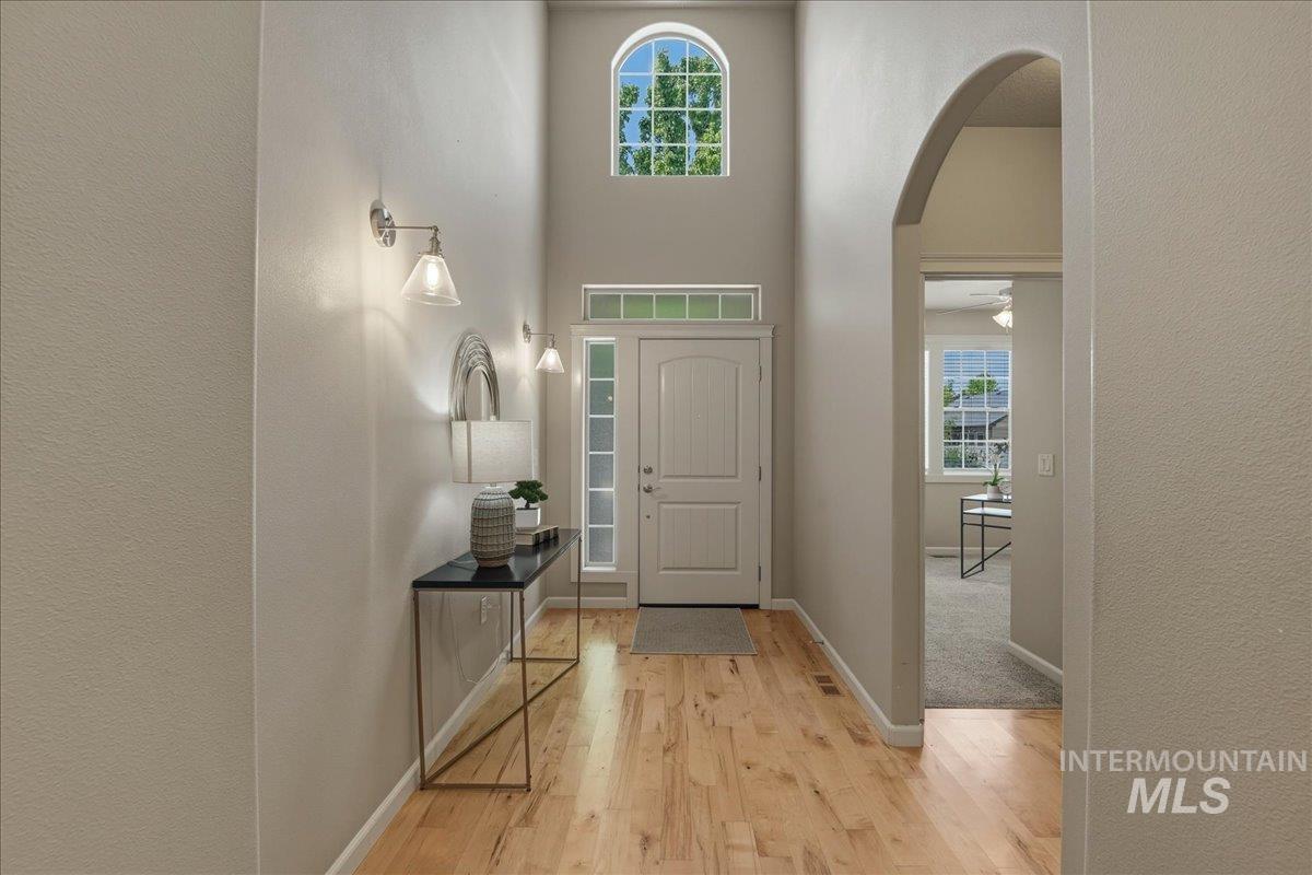 6064 N Saguaro Hills Ave, Meridian, Idaho 83646, 3 Bedrooms, 2 Bathrooms, Residential For Sale, Price $475,000, 98986057