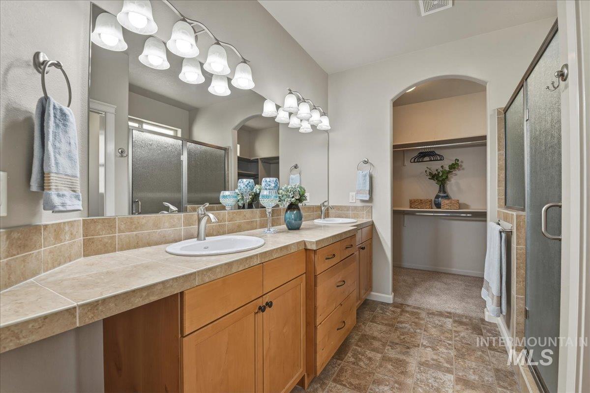 6064 N Saguaro Hills Ave, Meridian, Idaho 83646, 3 Bedrooms, 2 Bathrooms, Residential For Sale, Price $475,000, 98986057