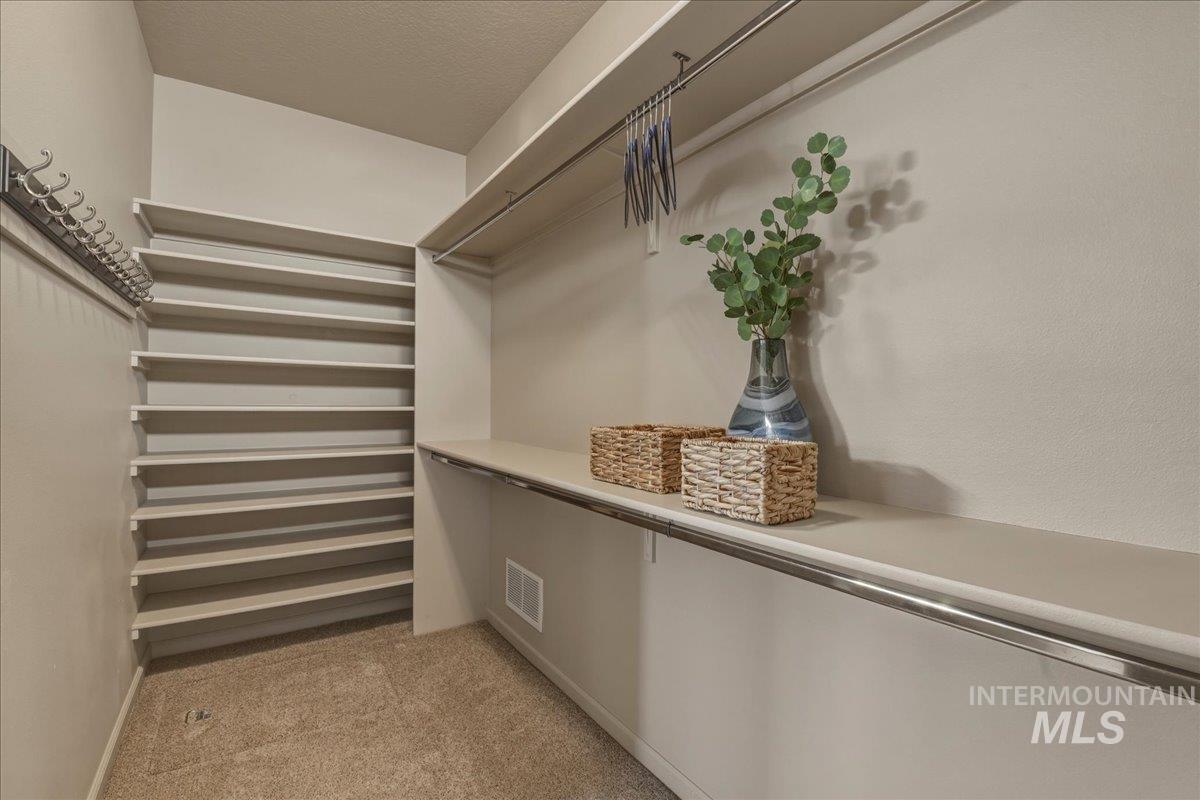 6064 N Saguaro Hills Ave, Meridian, Idaho 83646, 3 Bedrooms, 2 Bathrooms, Residential For Sale, Price $475,000, 98986057