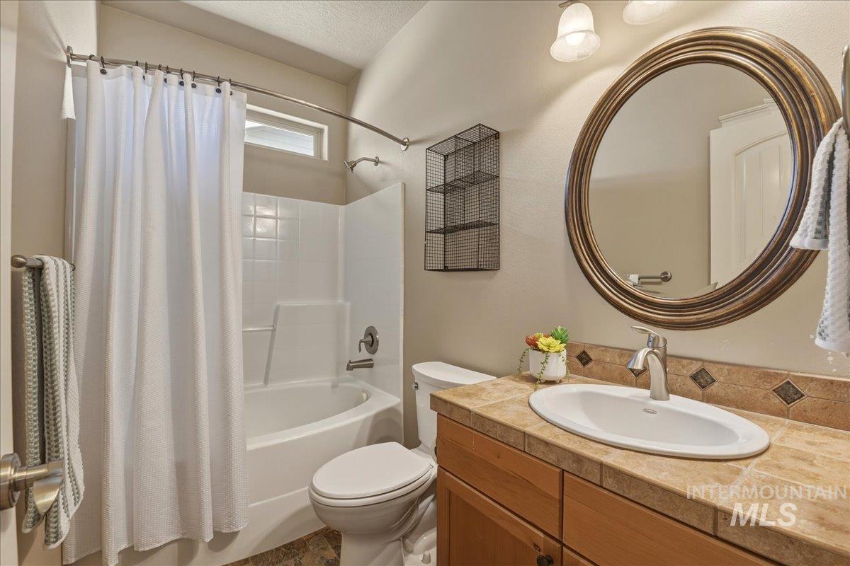 6064 N Saguaro Hills Ave, Meridian, Idaho 83646, 3 Bedrooms, 2 Bathrooms, Residential For Sale, Price $475,000, 98986057