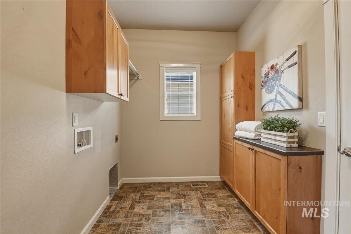 6064 N Saguaro Hills Ave, Meridian, Idaho 83646, 3 Bedrooms, 2 Bathrooms, Residential For Sale, Price $475,000, 98986057