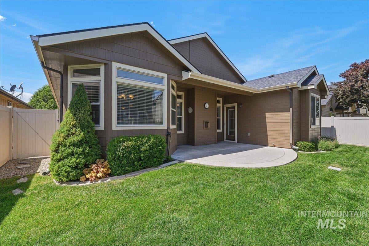 6064 N Saguaro Hills Ave, Meridian, Idaho 83646, 3 Bedrooms, 2 Bathrooms, Residential For Sale, Price $475,000, 98986057