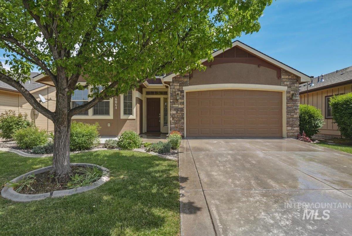 6064 N Saguaro Hills Ave, Meridian, Idaho 83646, 3 Bedrooms, 2 Bathrooms, Residential For Sale, Price $475,000, 98986057