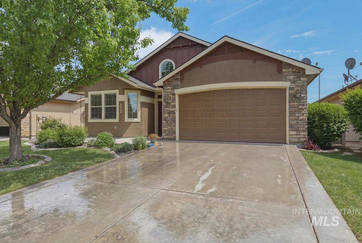 6064 N Saguaro Hills Ave, Meridian, Idaho 83646, 3 Bedrooms, 2 Bathrooms, Residential For Sale, Price $475,000, 98986057