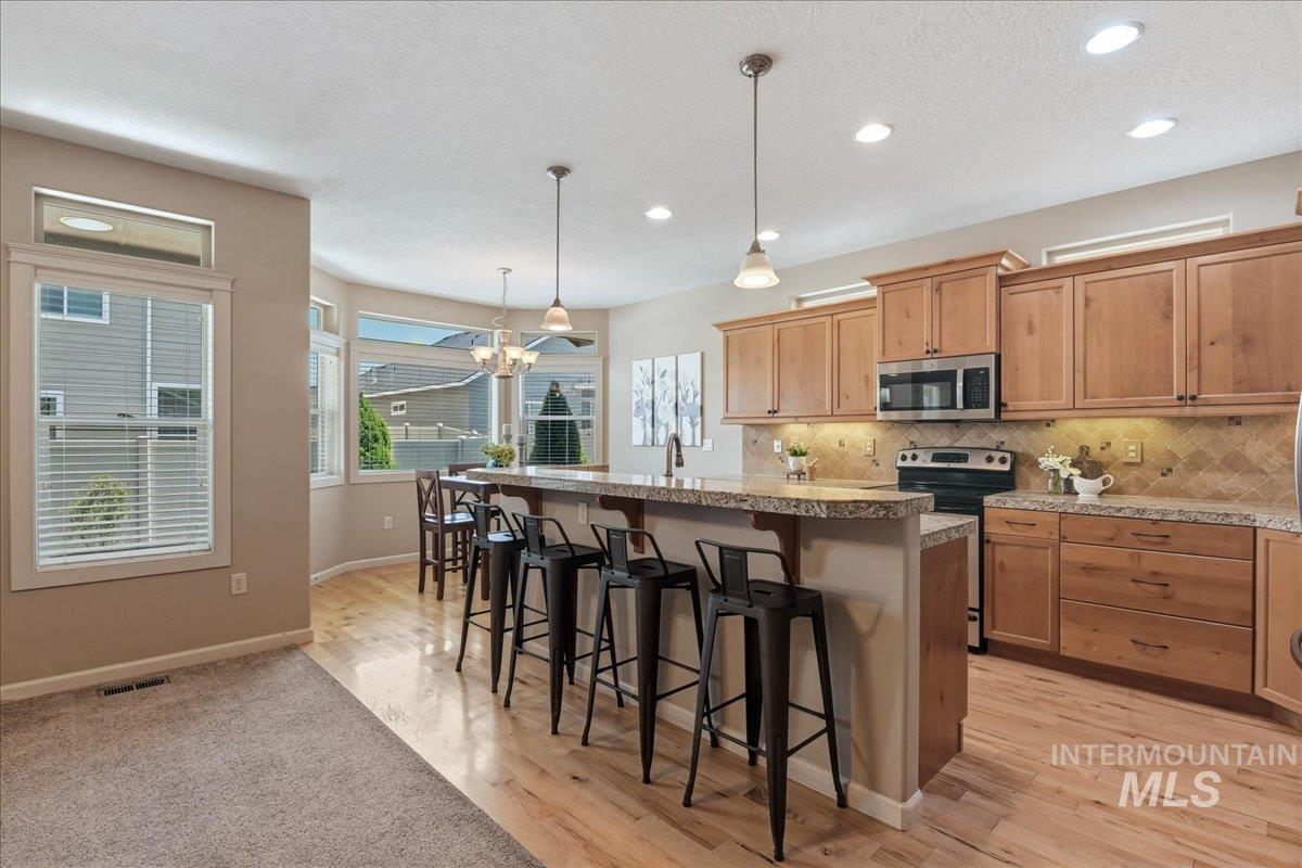 6064 N Saguaro Hills Ave, Meridian, Idaho 83646, 3 Bedrooms, 2 Bathrooms, Residential For Sale, Price $475,000, 98986057