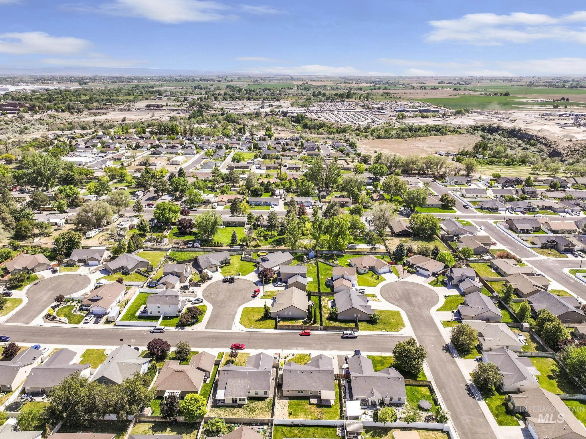 1076 Arrow Wood Ct, Twin Falls, Idaho 83301, 4 Bedrooms, 2 Bathrooms, Residential For Sale, Price $350,000, 98986062