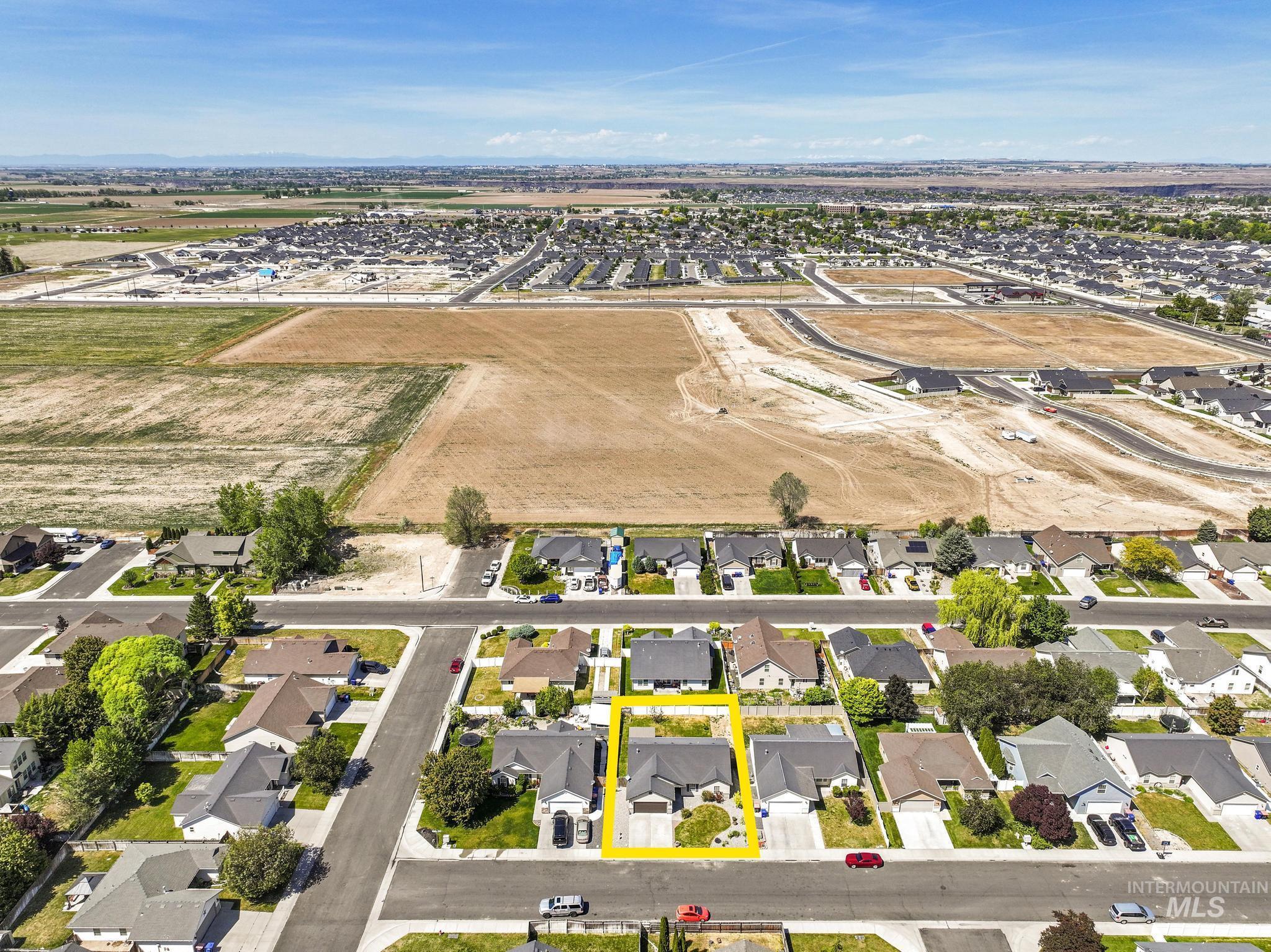 1076 Arrow Wood Ct, Twin Falls, Idaho 83301, 4 Bedrooms, 2 Bathrooms, Residential For Sale, Price $350,000, 98986062