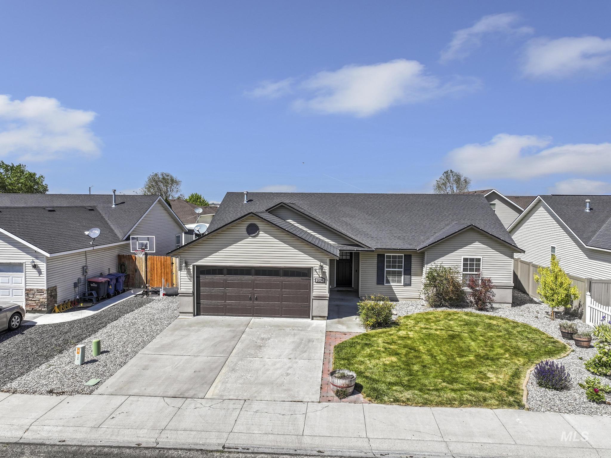 1076 Arrow Wood Ct, Twin Falls, Idaho 83301, 4 Bedrooms, 2 Bathrooms, Residential For Sale, Price $350,000, 98986062