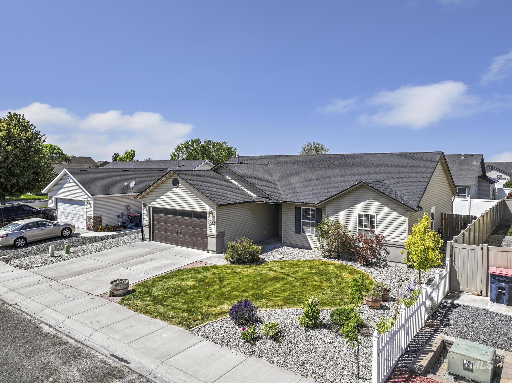 1076 Arrow Wood Ct, Twin Falls, Idaho 83301, 4 Bedrooms, 2 Bathrooms, Residential For Sale, Price $350,000, 98986062