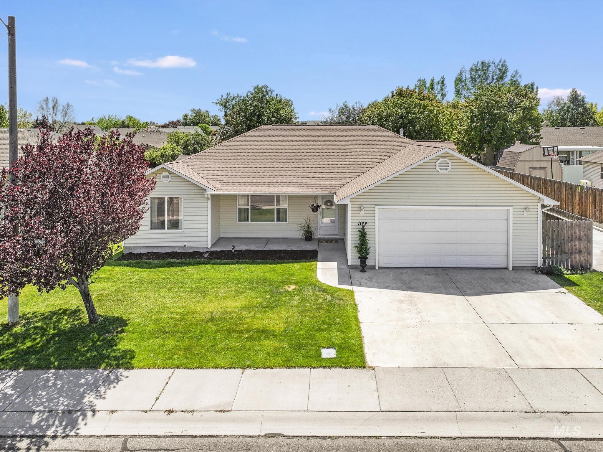 1144 Cortes Loop, Twin Falls, Idaho 83301, 3 Bedrooms, 2 Bathrooms, Residential For Sale, Price $335,000, 98986063