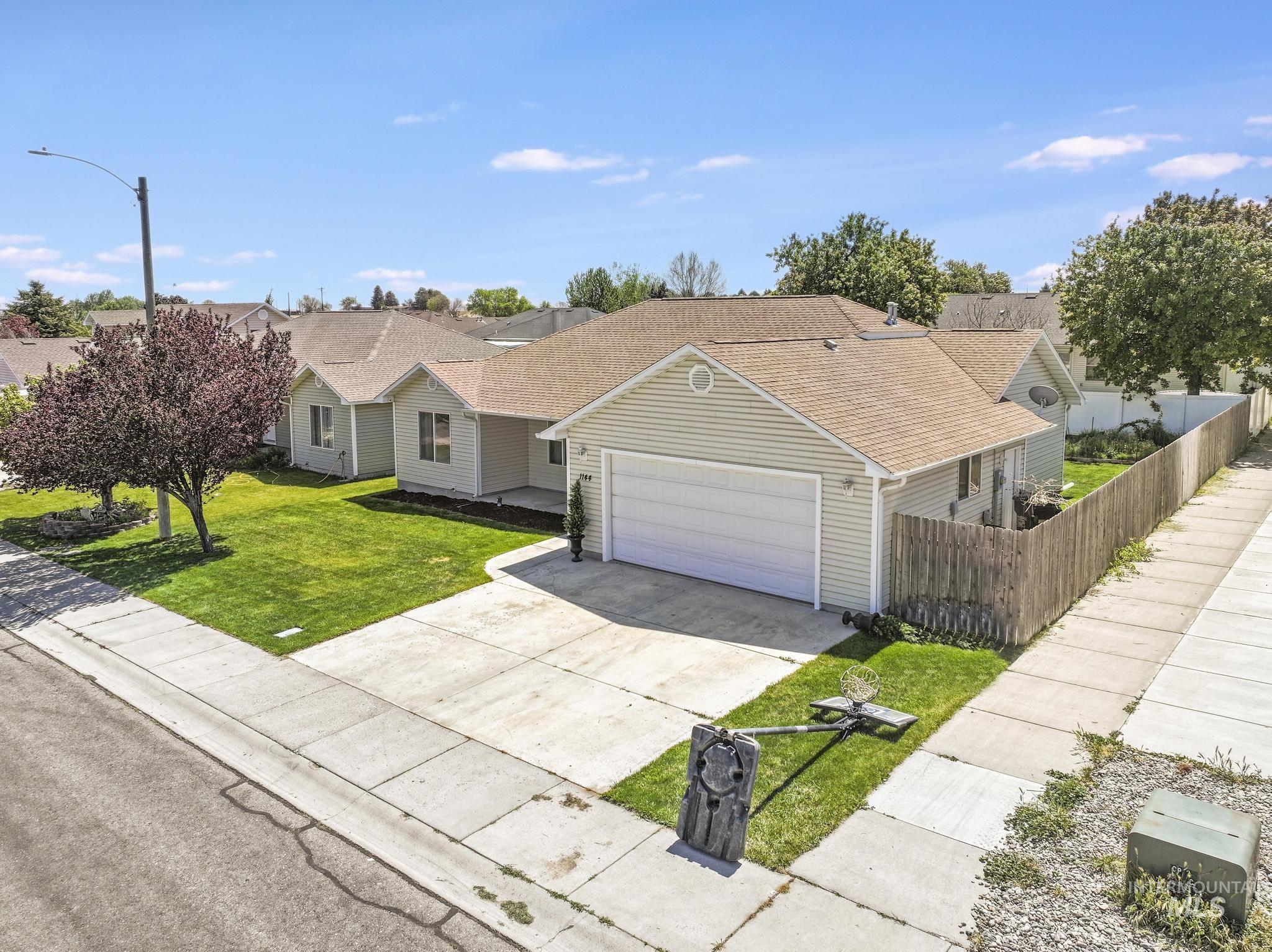 1144 Cortes Loop, Twin Falls, Idaho 83301, 3 Bedrooms, 2 Bathrooms, Residential For Sale, Price $335,000, 98986063
