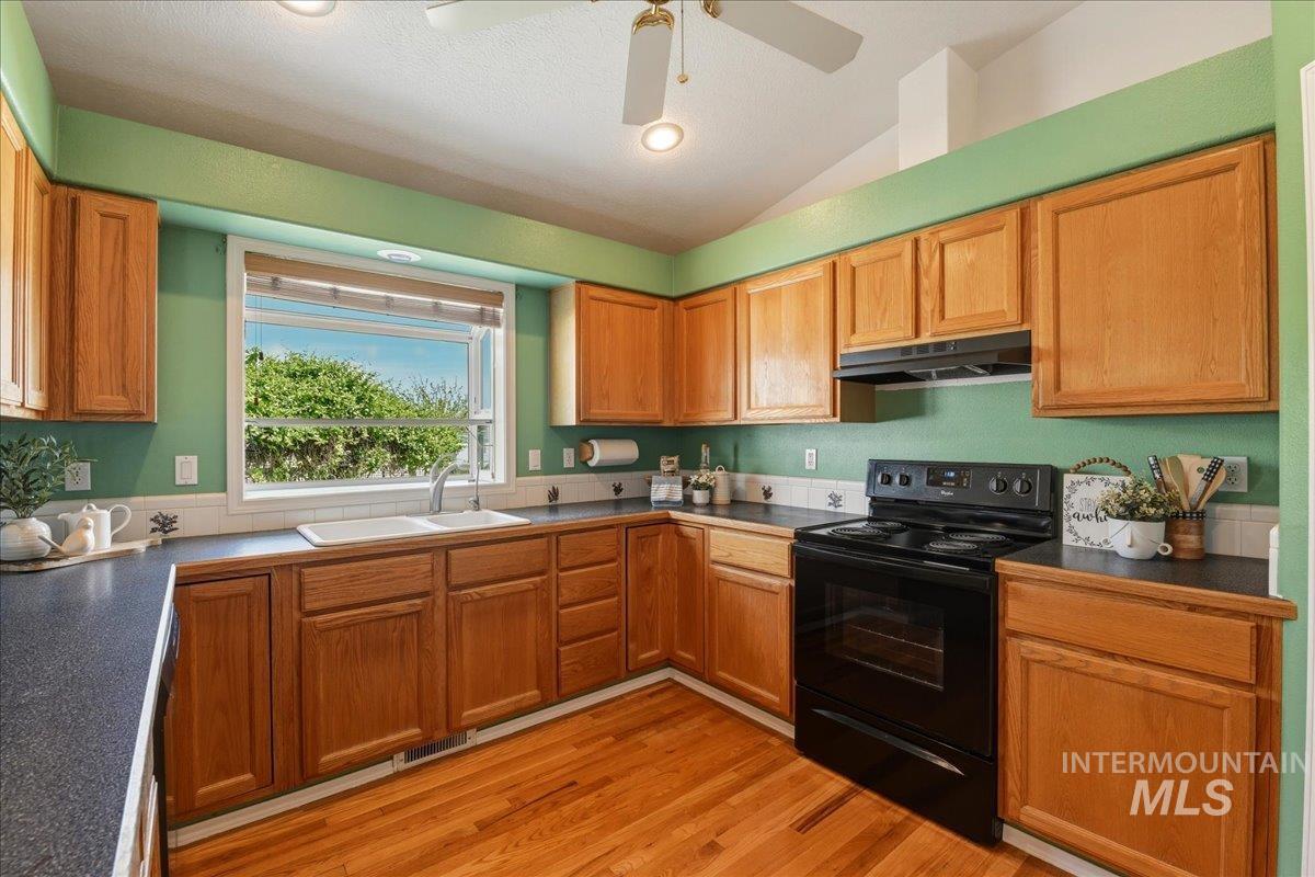 414 Meadowbrook Place, Nampa, Idaho 83686, 3 Bedrooms, 2 Bathrooms, Residential For Sale, Price $425,000, 98986070