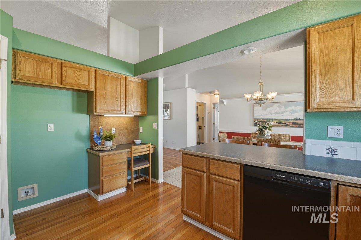 414 Meadowbrook Place, Nampa, Idaho 83686, 3 Bedrooms, 2 Bathrooms, Residential For Sale, Price $425,000, 98986070