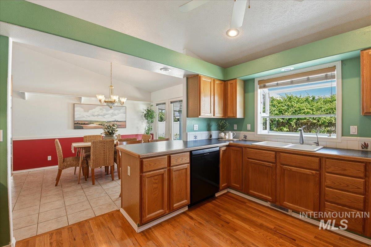 414 Meadowbrook Place, Nampa, Idaho 83686, 3 Bedrooms, 2 Bathrooms, Residential For Sale, Price $425,000, 98986070