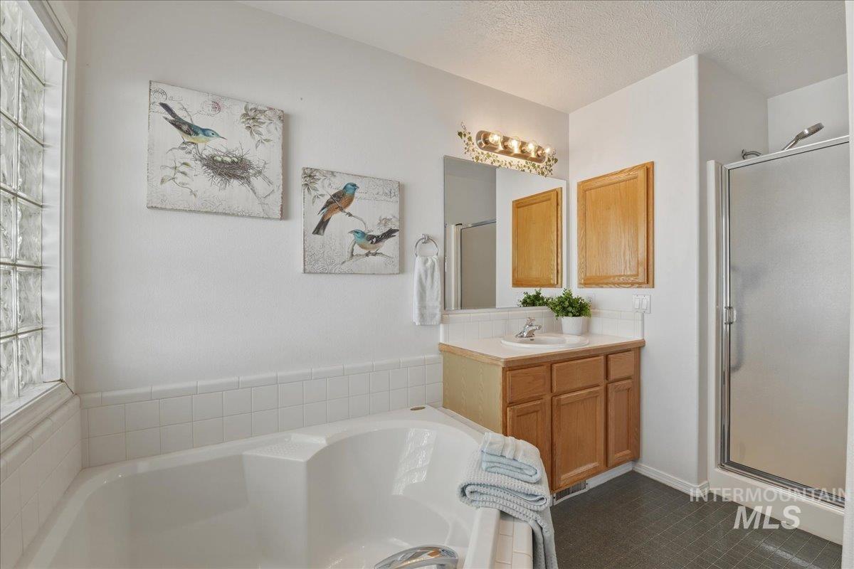 414 Meadowbrook Place, Nampa, Idaho 83686, 3 Bedrooms, 2 Bathrooms, Residential For Sale, Price $425,000, 98986070