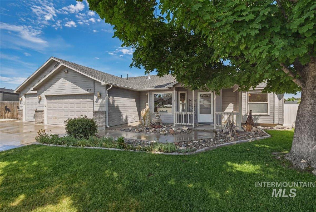 414 Meadowbrook Place, Nampa, Idaho 83686, 3 Bedrooms, 2 Bathrooms, Residential For Sale, Price $425,000, 98986070