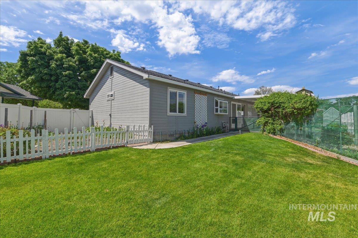 414 Meadowbrook Place, Nampa, Idaho 83686, 3 Bedrooms, 2 Bathrooms, Residential For Sale, Price $425,000, 98986070
