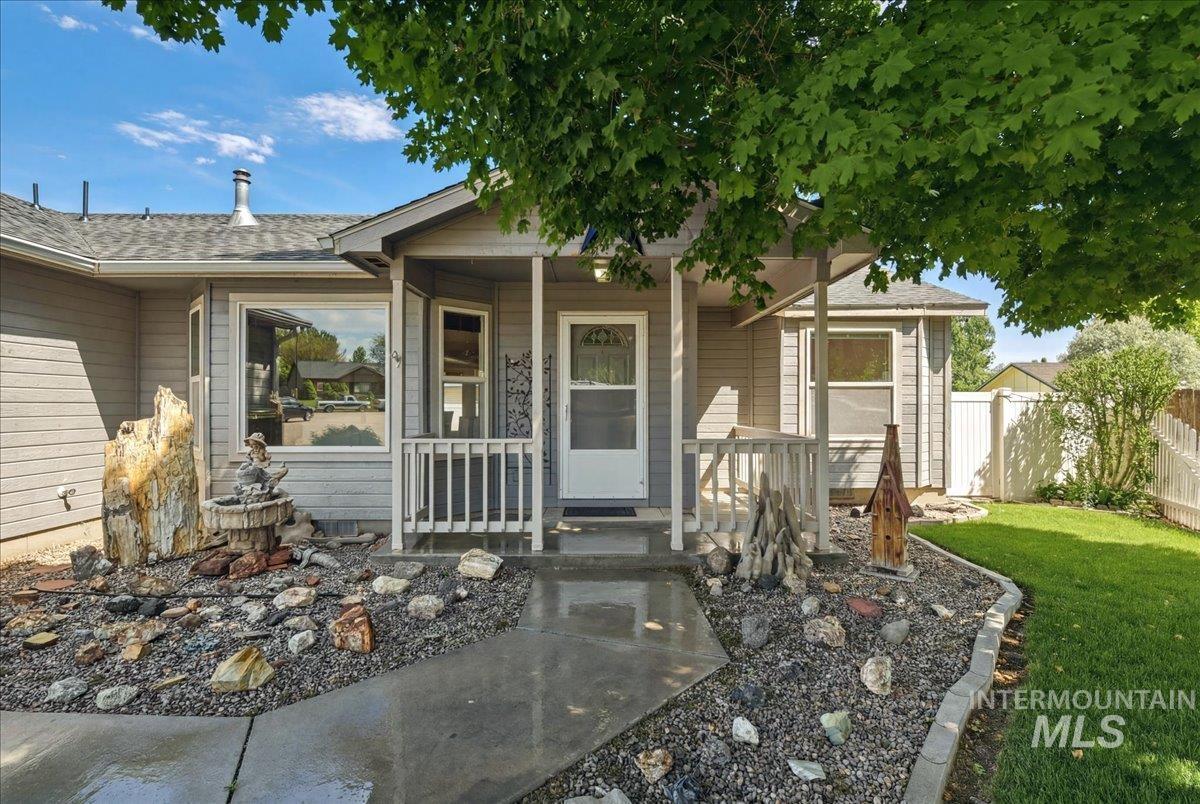 414 Meadowbrook Place, Nampa, Idaho 83686, 3 Bedrooms, 2 Bathrooms, Residential For Sale, Price $425,000, 98986070