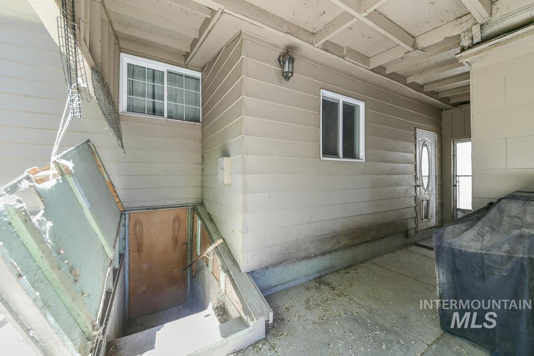 486 W Main St, Vale, Oregon 97918, 2 Bedrooms, 1.5 Bathrooms, Residential For Sale, Price $250,000, 98986072