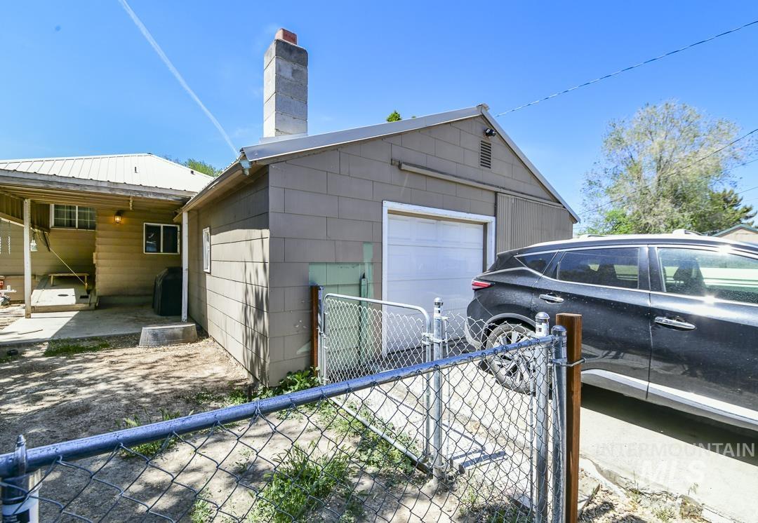 486 W Main St, Vale, Oregon 97918, 2 Bedrooms, 1.5 Bathrooms, Residential For Sale, Price $250,000, 98986072