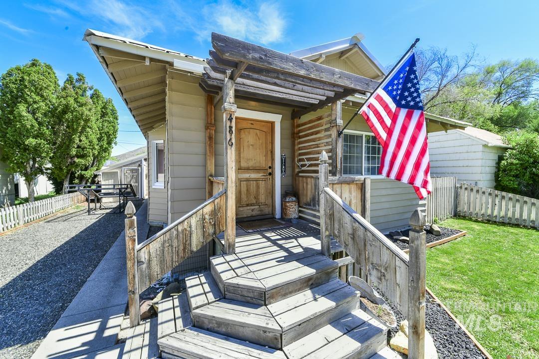 486 W Main St, Vale, Oregon 97918, 2 Bedrooms, 1.5 Bathrooms, Residential For Sale, Price $250,000, 98986072