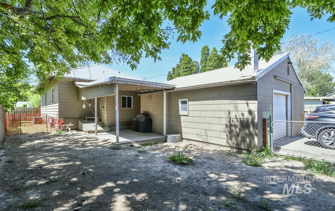 486 W Main St, Vale, Oregon 97918, 2 Bedrooms, 1.5 Bathrooms, Residential For Sale, Price $250,000, 98986072
