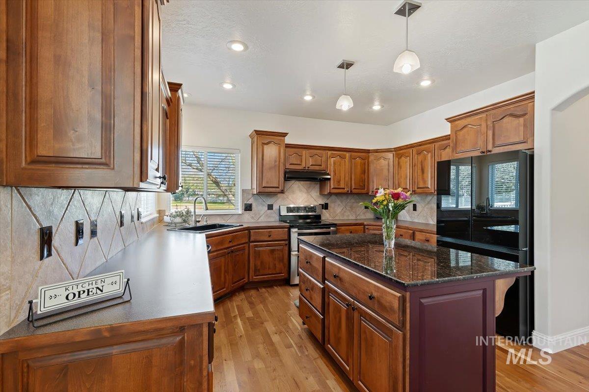 2291 W Windchime Dr, Meridian, Idaho 83646, 5 Bedrooms, 3.5 Bathrooms, Residential For Sale, Price $755,000, 98986076
