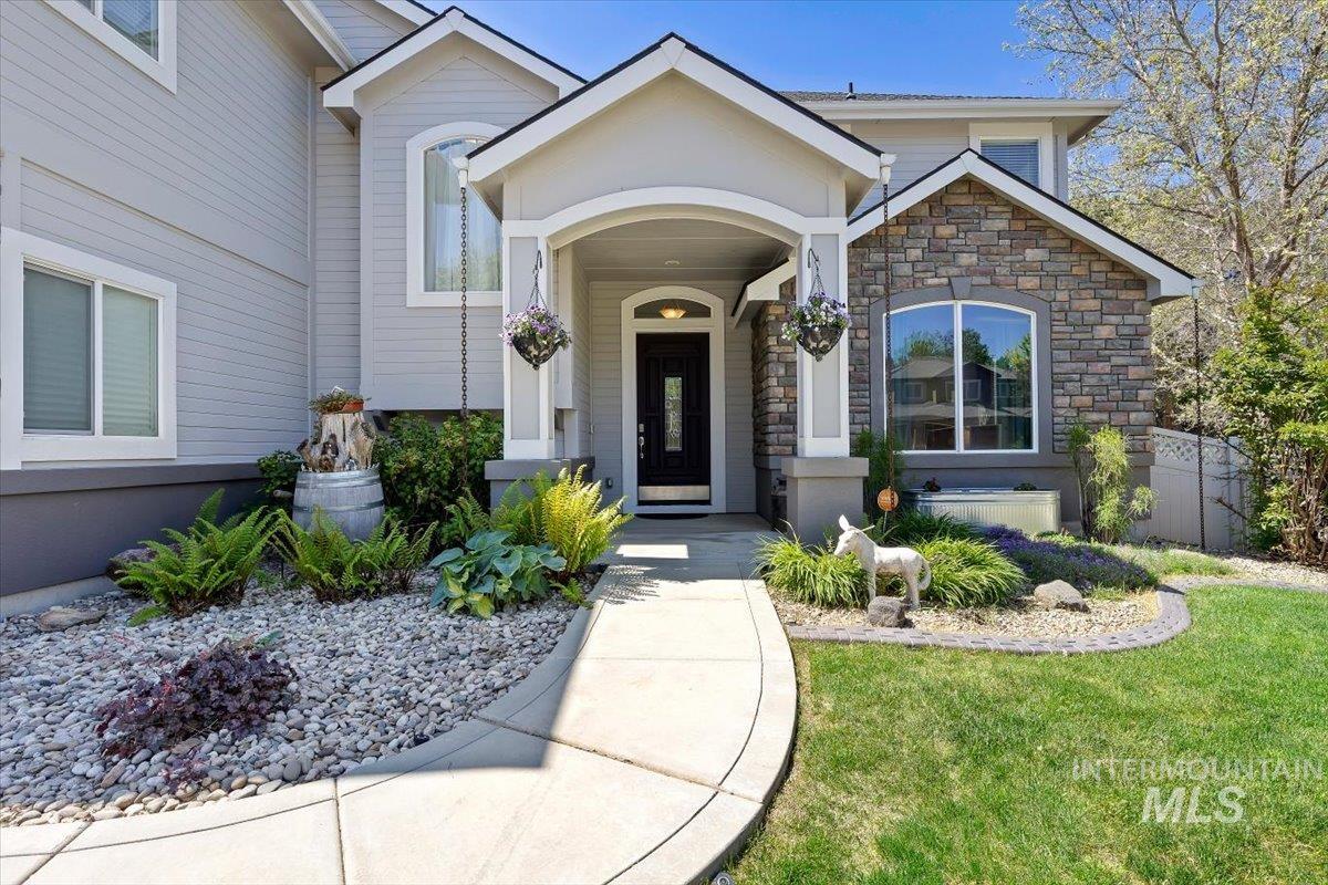 2291 W Windchime Dr, Meridian, Idaho 83646, 5 Bedrooms, 3.5 Bathrooms, Residential For Sale, Price $755,000, 98986076