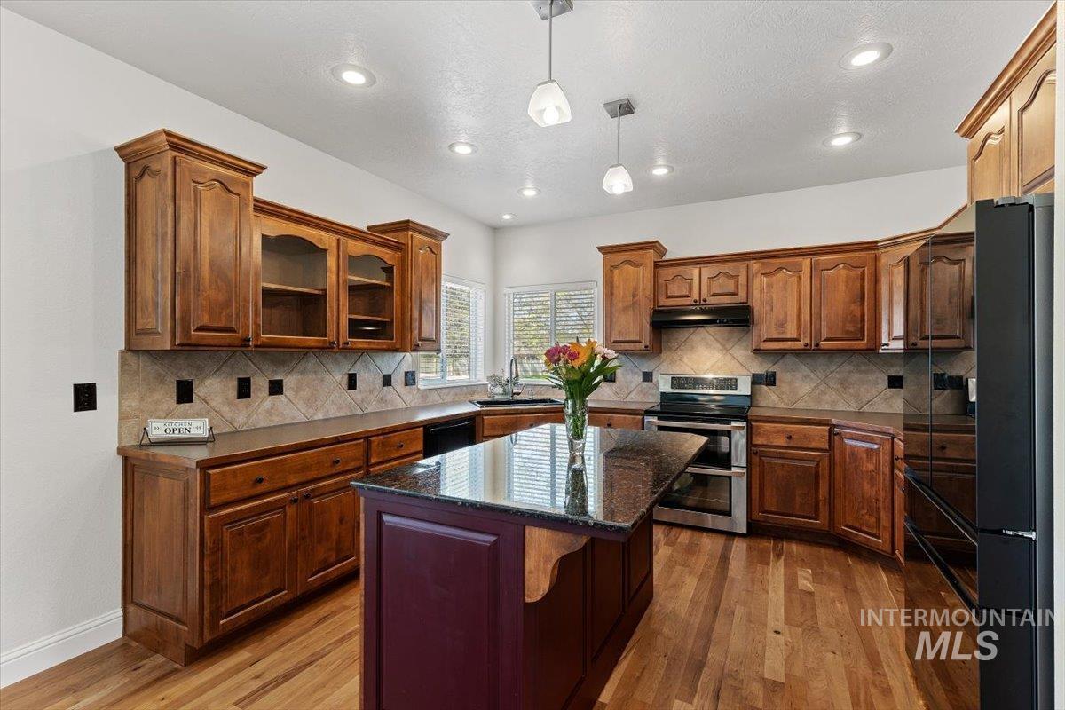 2291 W Windchime Dr, Meridian, Idaho 83646, 5 Bedrooms, 3.5 Bathrooms, Residential For Sale, Price $755,000, 98986076