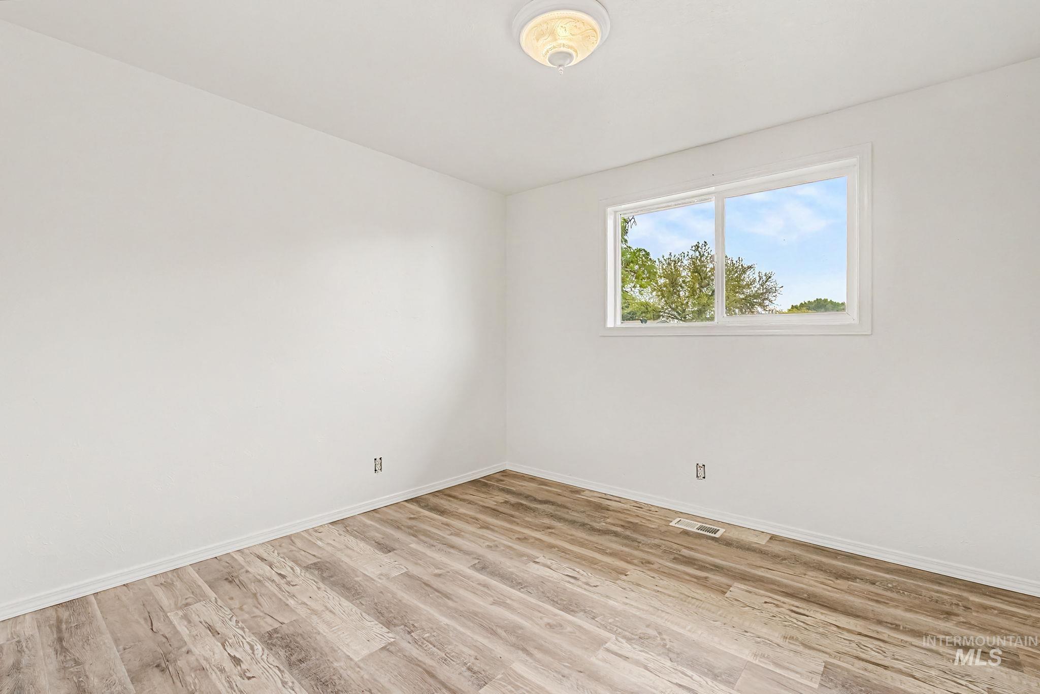 10070 W Canterbury, Boise, Idaho 83704, 3 Bedrooms, 1 Bathroom, Residential For Sale, Price $364,990, 98986079
