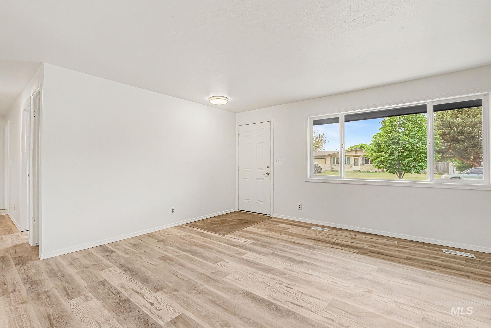 10070 W Canterbury, Boise, Idaho 83704, 3 Bedrooms, 1 Bathroom, Residential For Sale, Price $364,990, 98986079
