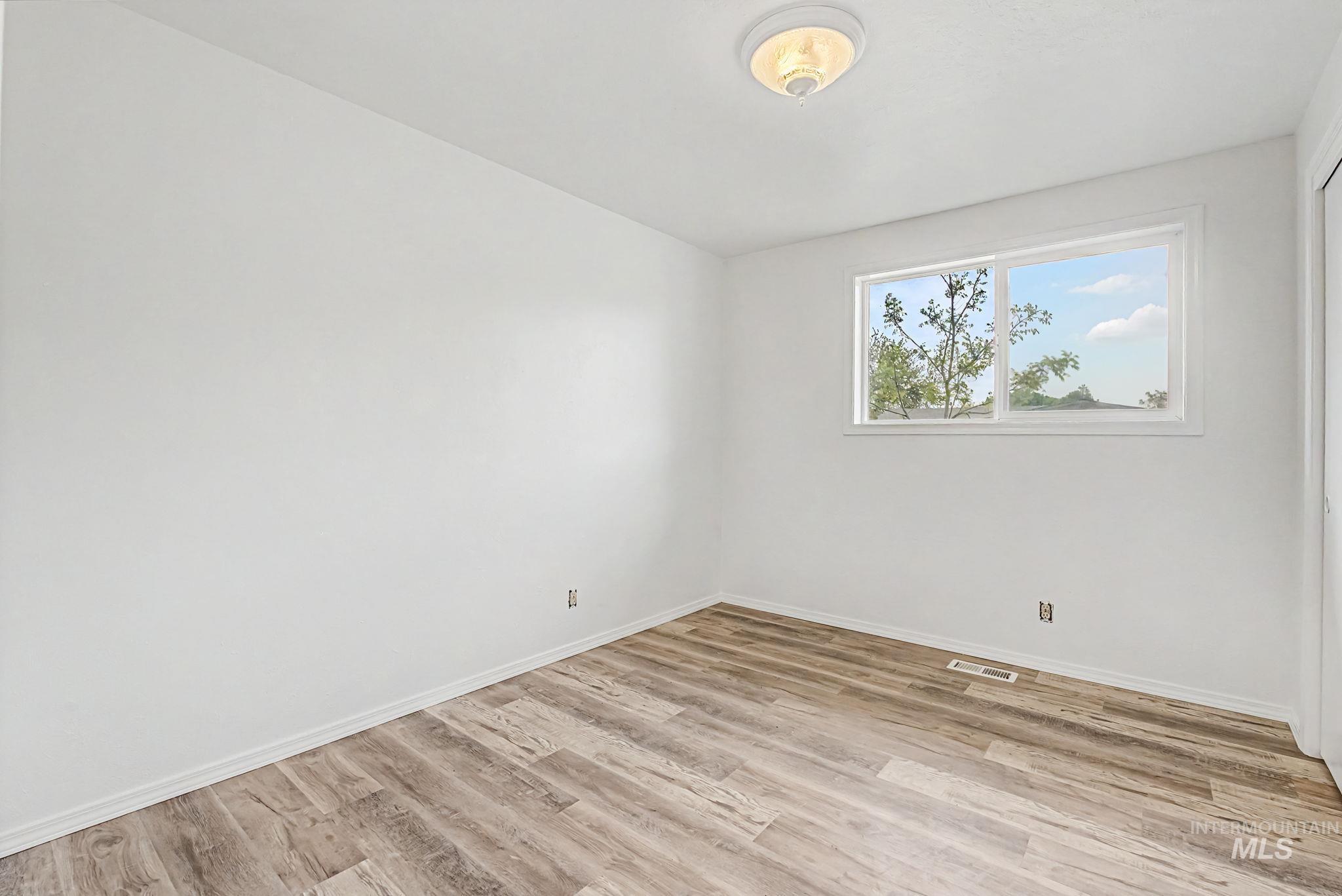 10070 W Canterbury, Boise, Idaho 83704, 3 Bedrooms, 1 Bathroom, Residential For Sale, Price $364,990, 98986079