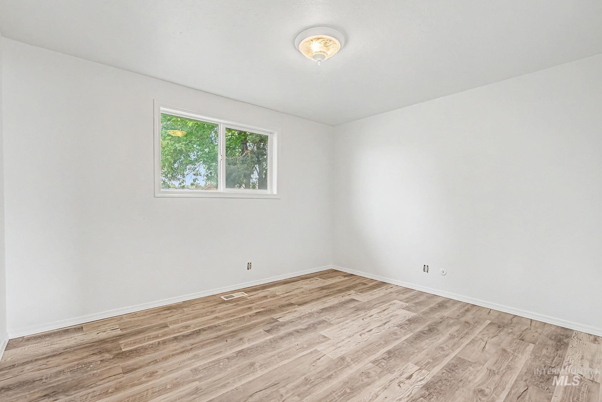 10070 W Canterbury, Boise, Idaho 83704, 3 Bedrooms, 1 Bathroom, Residential For Sale, Price $364,990, 98986079