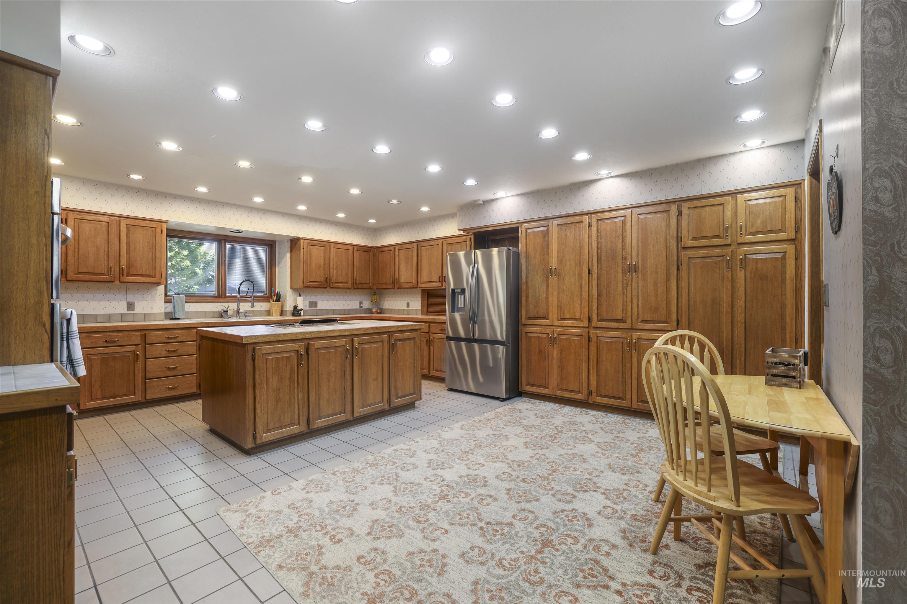 556 Ballingrude Dr, Twin Falls, Idaho 83301-4402, 4 Bedrooms, 3 Bathrooms, Residential For Sale, Price $659,999, 98986085