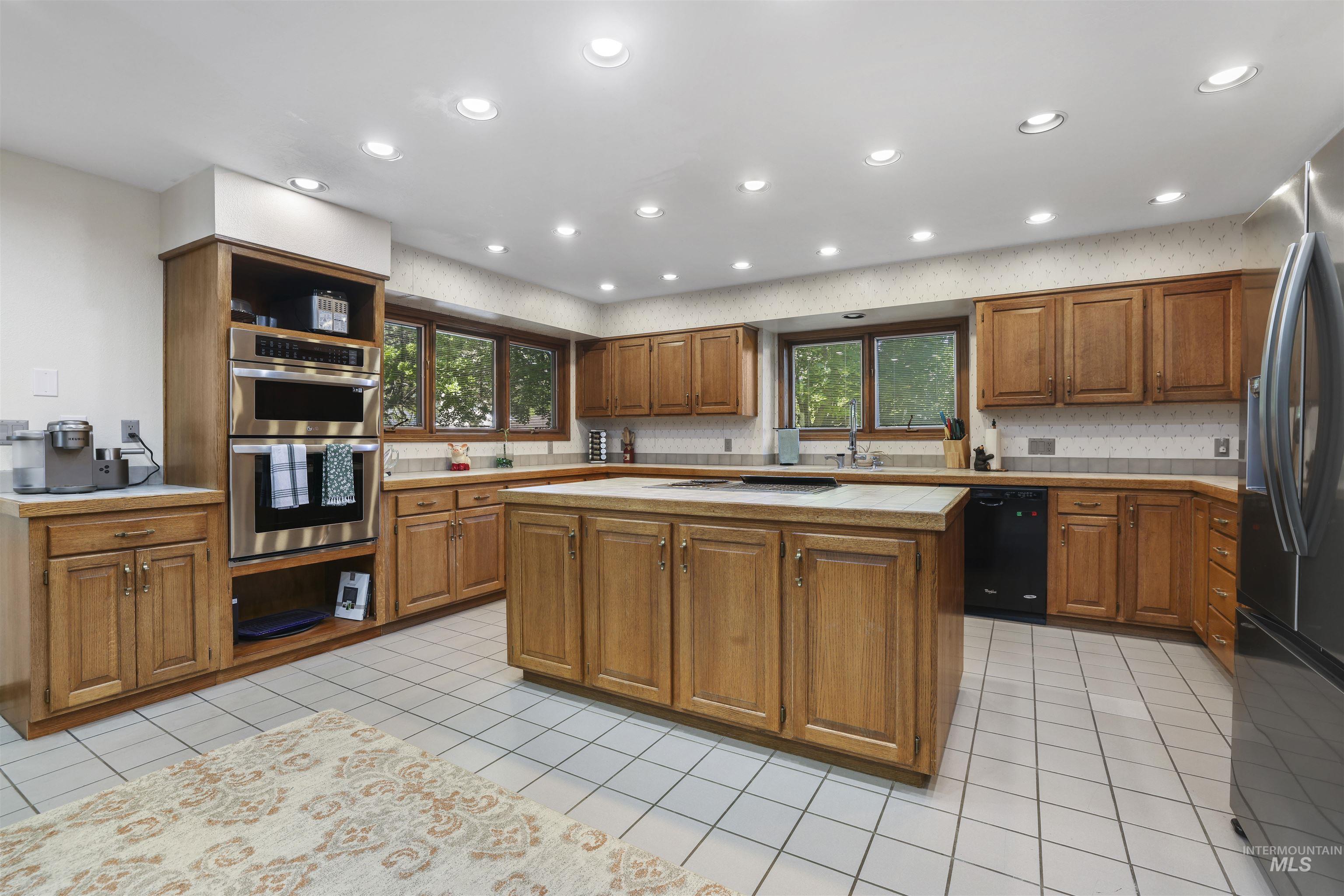 556 Ballingrude Dr, Twin Falls, Idaho 83301-4402, 4 Bedrooms, 3 Bathrooms, Residential For Sale, Price $659,999, 98986085