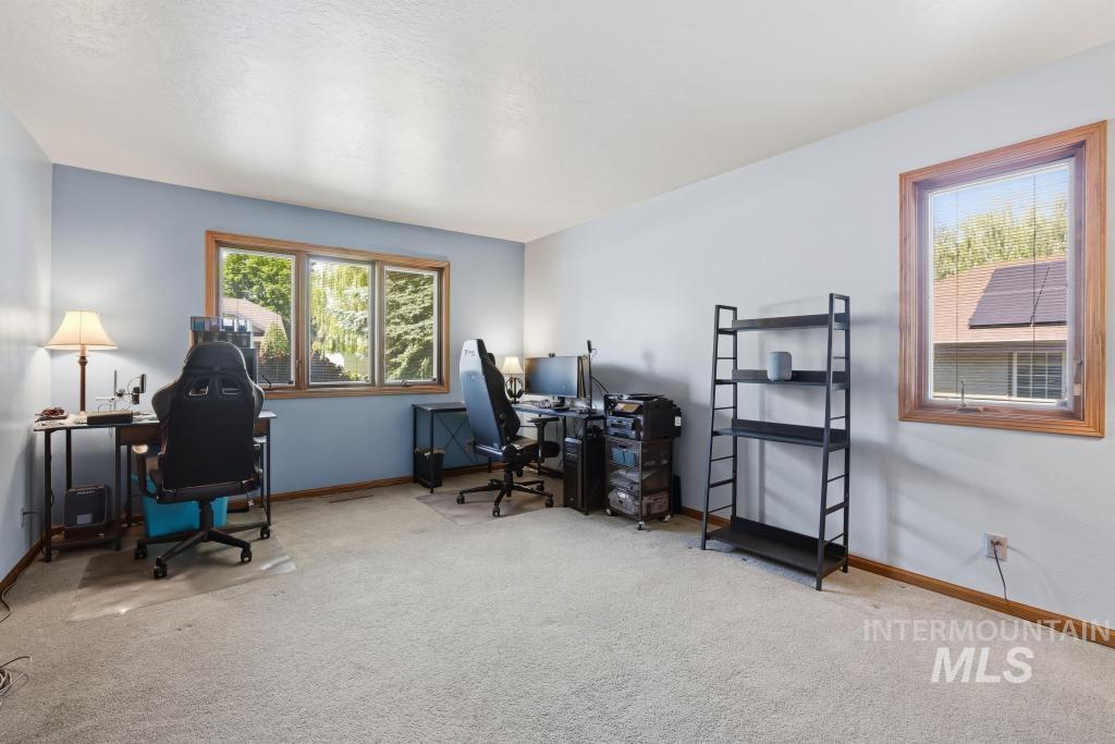 556 Ballingrude Dr, Twin Falls, Idaho 83301-4402, 4 Bedrooms, 3 Bathrooms, Residential For Sale, Price $659,999, 98986085