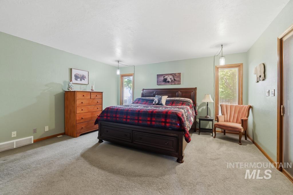556 Ballingrude Dr, Twin Falls, Idaho 83301-4402, 4 Bedrooms, 3 Bathrooms, Residential For Sale, Price $659,999, 98986085