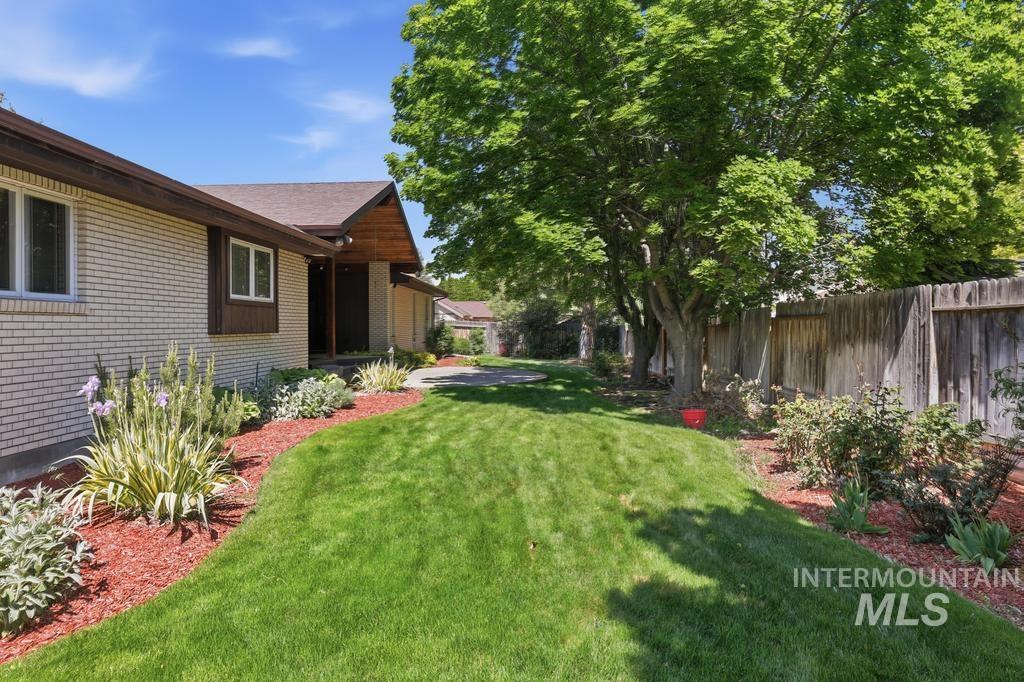 556 Ballingrude Dr, Twin Falls, Idaho 83301-4402, 4 Bedrooms, 3 Bathrooms, Residential For Sale, Price $659,999, 98986085