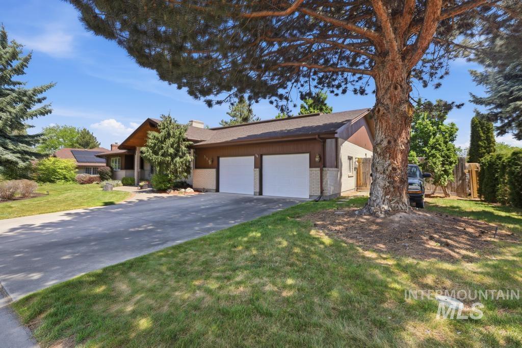 556 Ballingrude Dr, Twin Falls, Idaho 83301-4402, 4 Bedrooms, 3 Bathrooms, Residential For Sale, Price $659,999, 98986085