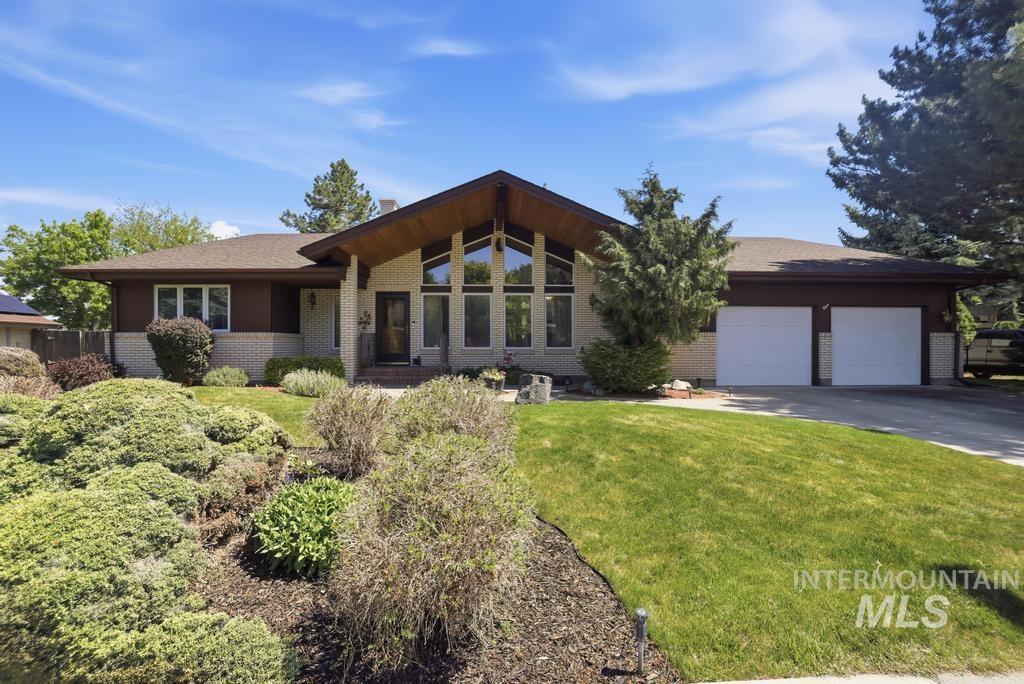 556 Ballingrude Dr, Twin Falls, Idaho 83301-4402, 4 Bedrooms, 3 Bathrooms, Residential For Sale, Price $659,999, 98986085