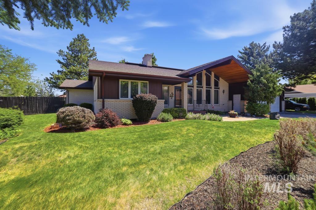 556 Ballingrude Dr, Twin Falls, Idaho 83301-4402, 4 Bedrooms, 3 Bathrooms, Residential For Sale, Price $659,999, 98986085