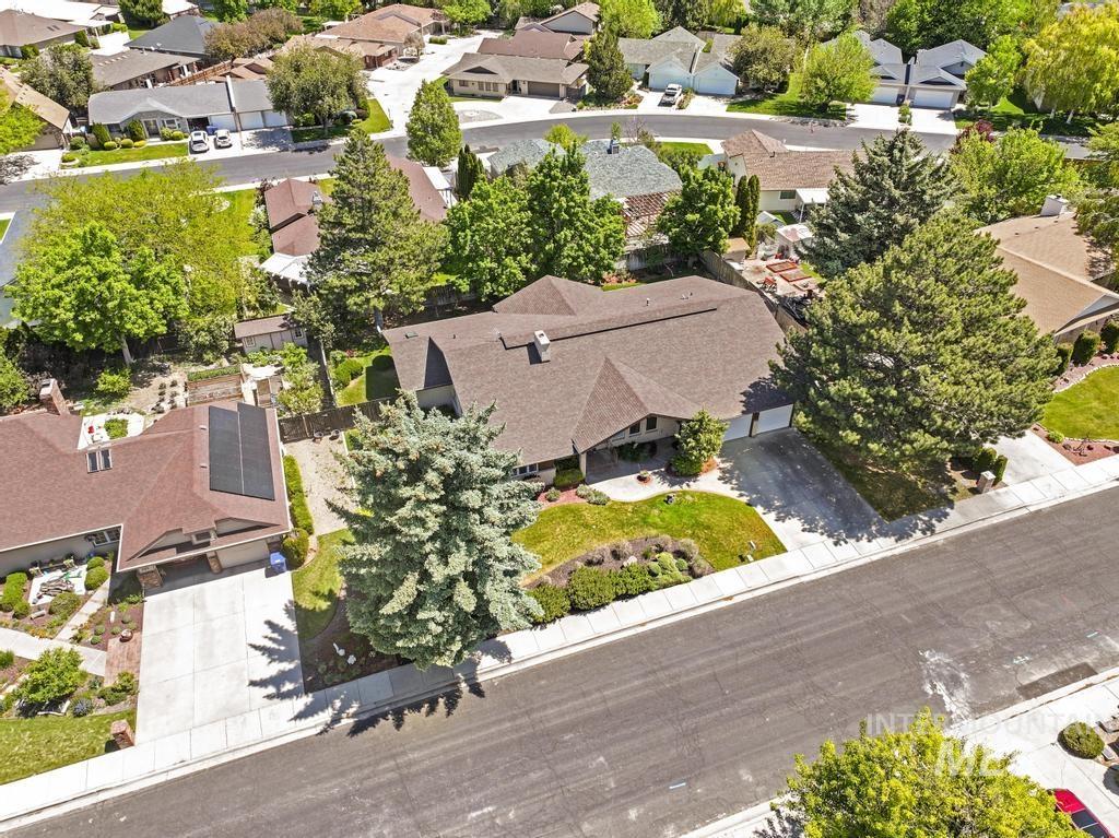 556 Ballingrude Dr, Twin Falls, Idaho 83301-4402, 4 Bedrooms, 3 Bathrooms, Residential For Sale, Price $659,999, 98986085