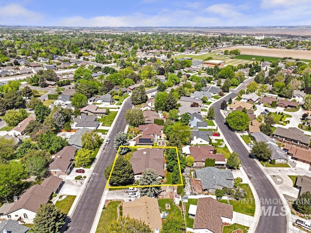 556 Ballingrude Dr, Twin Falls, Idaho 83301-4402, 4 Bedrooms, 3 Bathrooms, Residential For Sale, Price $659,999, 98986085