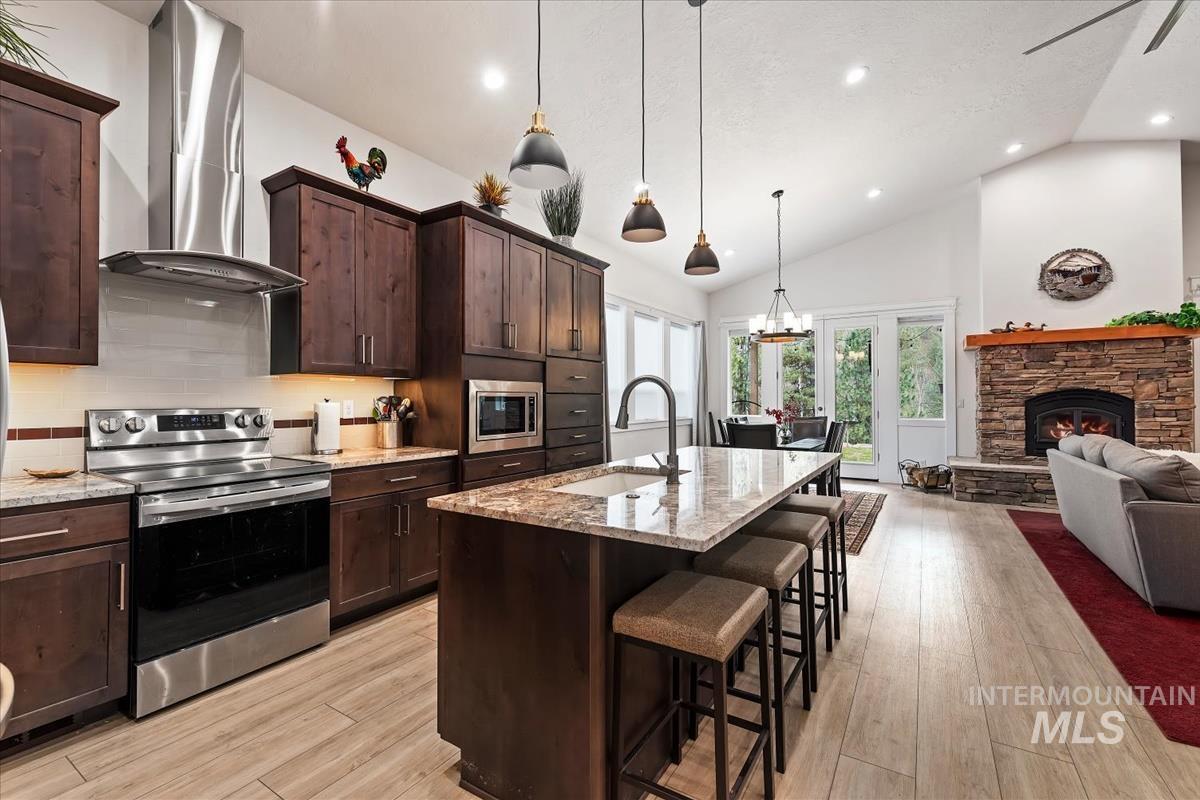 22 Creekside Ct, Garden Valley, Idaho 83622, 3 Bedrooms, 2.5 Bathrooms, Residential For Sale, Price $1,140,000, 98986091