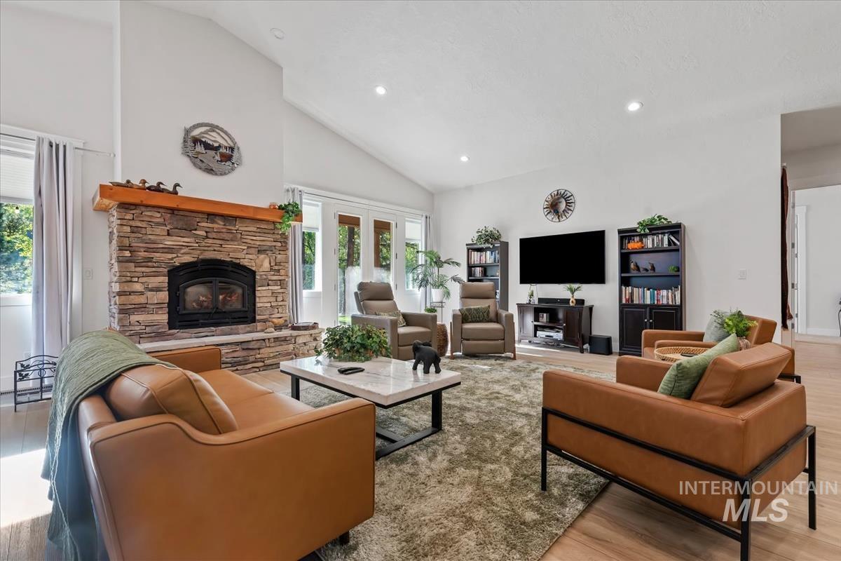 22 Creekside Ct, Garden Valley, Idaho 83622, 3 Bedrooms, 2.5 Bathrooms, Residential For Sale, Price $1,140,000, 98986091