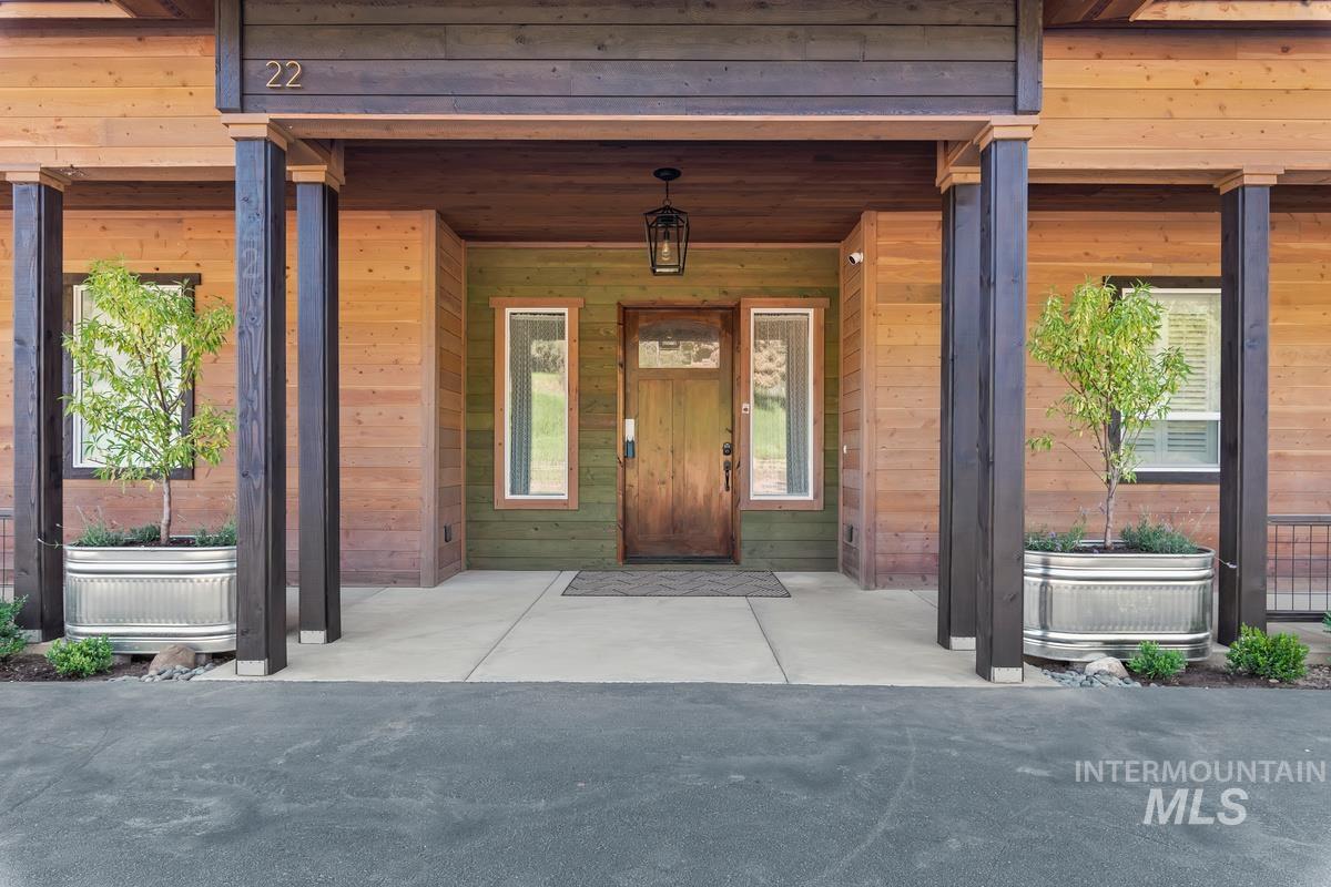 22 Creekside Ct, Garden Valley, Idaho 83622, 3 Bedrooms, 2.5 Bathrooms, Residential For Sale, Price $1,140,000, 98986091