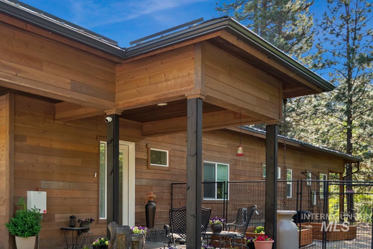 22 Creekside Ct, Garden Valley, Idaho 83622, 3 Bedrooms, 2.5 Bathrooms, Residential For Sale, Price $998,000,MLS 98986091